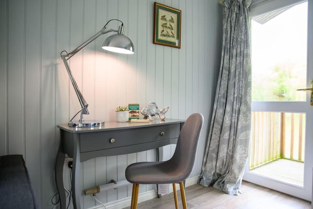 Lakeside On Stilts- 'kingfisher' Lodge *