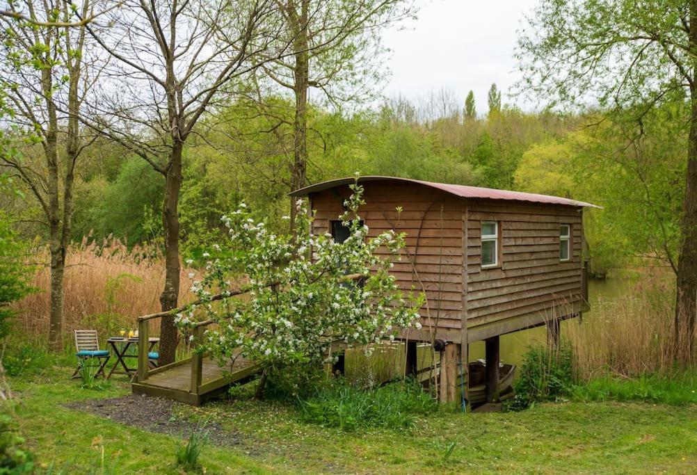 Lakeside On Stilts- 'kingfisher' Lodge