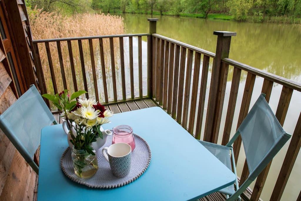 Lakeside On Stilts- 'kingfisher' Rous Lench