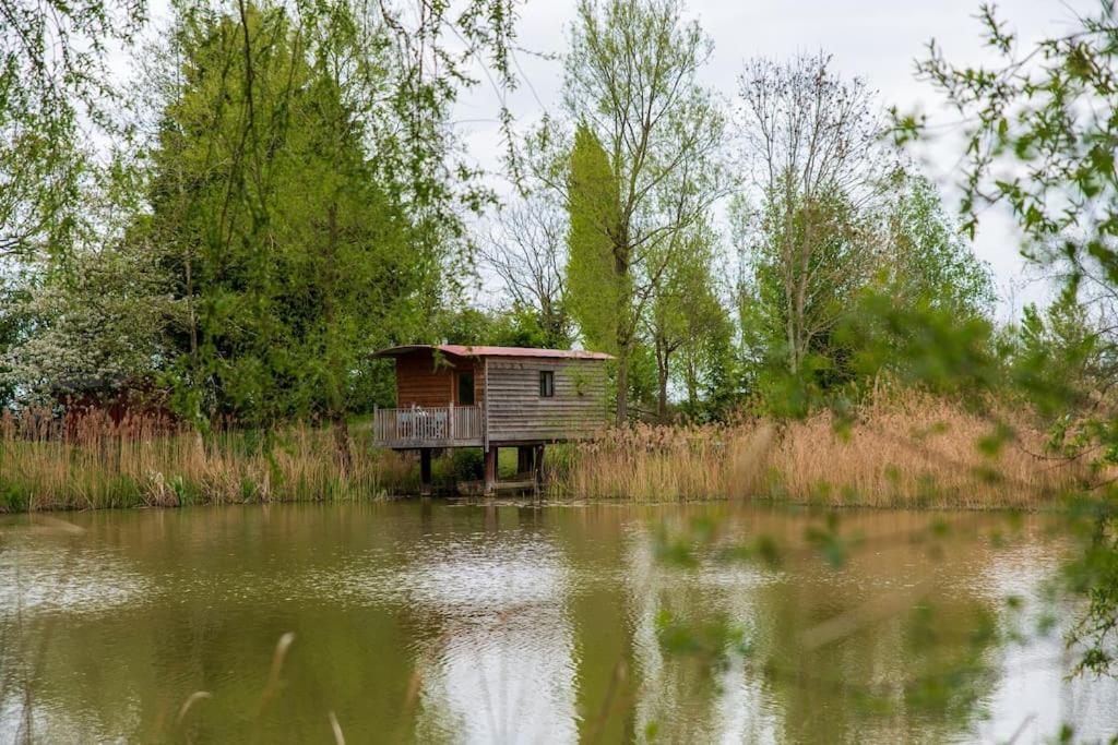 Lodge Lakeside On Stilts- 'kingfisher' Rous Lench