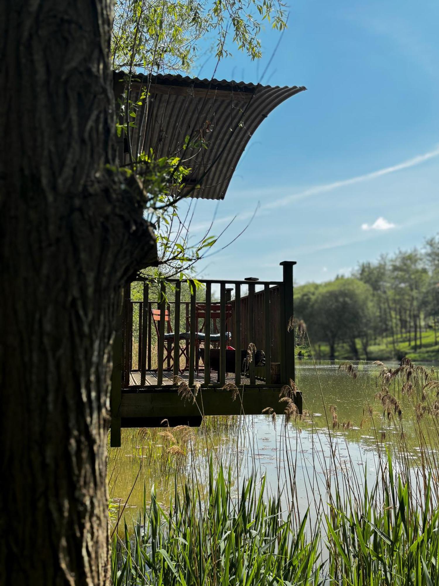 Lakeside On Stilts- 'kingfisher' Lodge Rous Lench